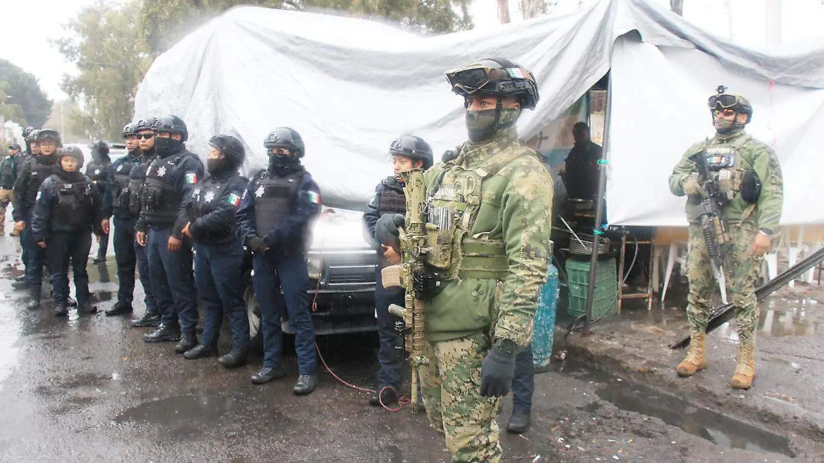 Una fuerte movilización policial se registró la mañana de este sábado en el tianguis de Loma Bella